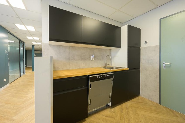 BedrijfsruimteaanDriemanssteeweg 52<br/> inRotterdam BedrijfsruimteaanDriemanssteeweg 52<br/> inRotterdam