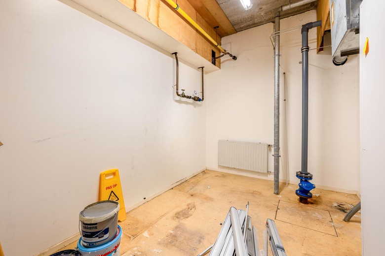 WinkelruimteaanMathenesserlaan 540<br/> inRotterdam WinkelruimteaanMathenesserlaan 540<br/> inRotterdam