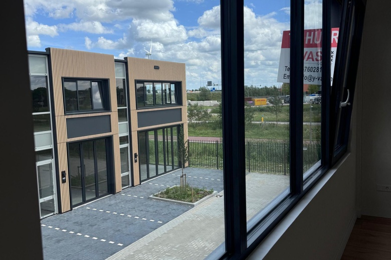 BedrijfsruimteaanJarmuiden 27 N<br/> inAmsterdam