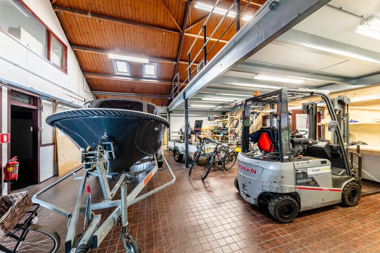 BedrijfsruimteaanMolendijk 11<br/> inRockanje