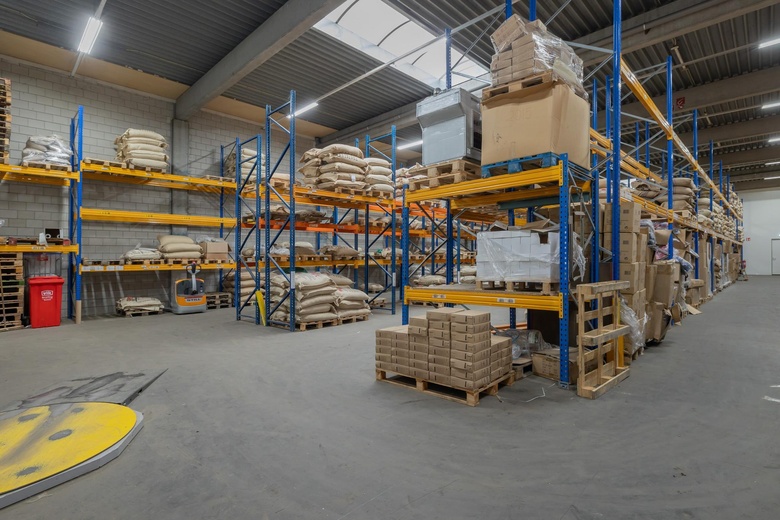 BedrijfsruimteaanProduktieweg 12<br/> inZoeterwoude BedrijfsruimteaanProduktieweg 12<br/> inZoeterwoude