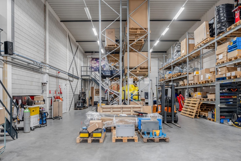 BedrijfsruimteaanLeeghwaterstraat 23<br/> inSliedrecht