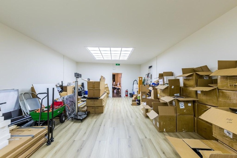 WinkelruimteaanBergse Dorpsstraat 71<br/> inRotterdam WinkelruimteaanBergse Dorpsstraat 71<br/> inRotterdam