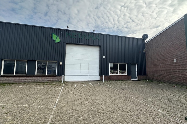 Bekijk foto 1 van Dr. Ir. Van Veenweg 1 a