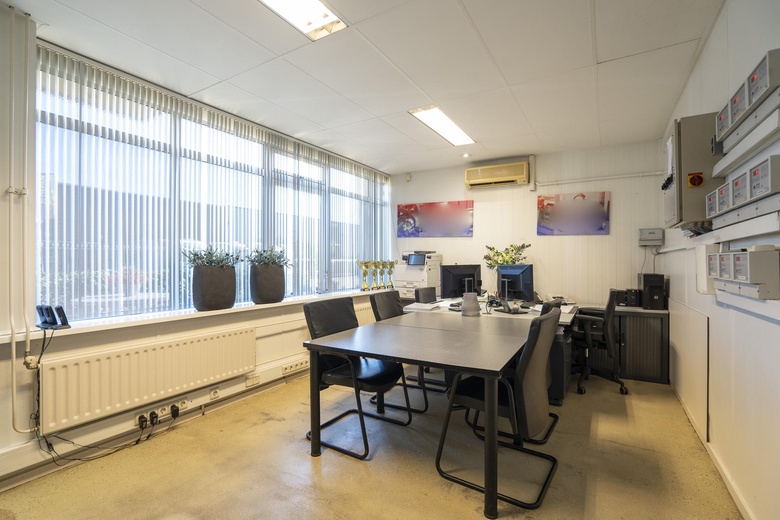 BedrijfsruimteaanIndustrieweg 31 - 33<br/> inWaardenburg BedrijfsruimteaanIndustrieweg 31 - 33<br/> inWaardenburg