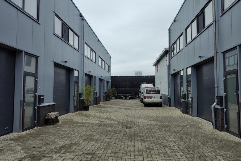 Bekijk foto 1 van Bedrijfsweg 34