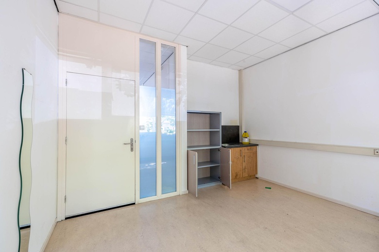 WinkelruimteaanMathenesserlaan 540<br/> inRotterdam WinkelruimteaanMathenesserlaan 540<br/> inRotterdam