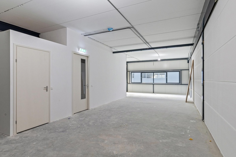 BedrijfsruimteaanKabelweg 57<br/> inRoelofarendsveen