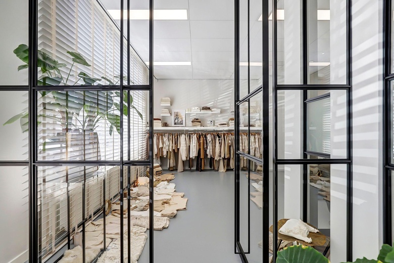 BedrijfsruimteaanDe Lasso-Zuid 9<br/> inRoelofarendsveen