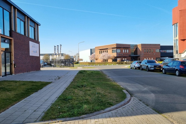 BedrijfsruimteaanZonnehorst 13 e<br/> inZutphen BedrijfsruimteaanZonnehorst 13 e<br/> inZutphen