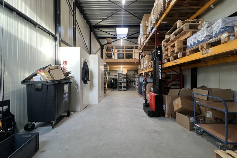 BedrijfsruimteaanNatuursteenweg 12 C<br/> inHendrik-Ido-Ambacht