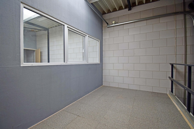 BedrijfsruimteaanAugustapolder 8<br/> inBarendrecht