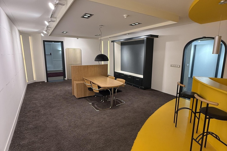 BedrijfsruimteaanEinsteinstraat 2<br/> inHillegom