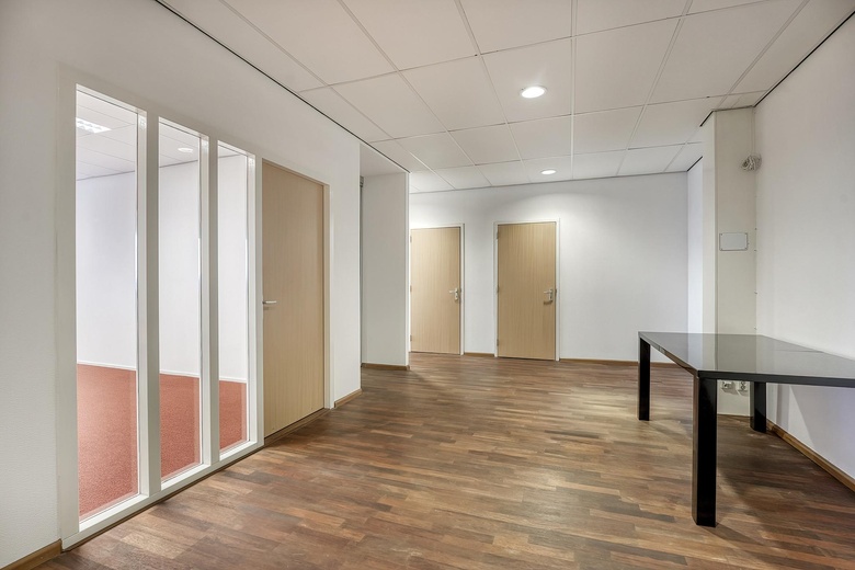 KantoorruimteaanLuzernestraat 37 A<br/> inNieuw-Vennep