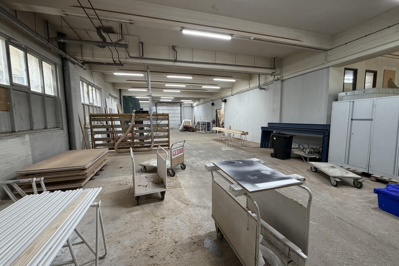 BedrijfsruimteaanIndustrieweg 25<br/> inDuivendrecht