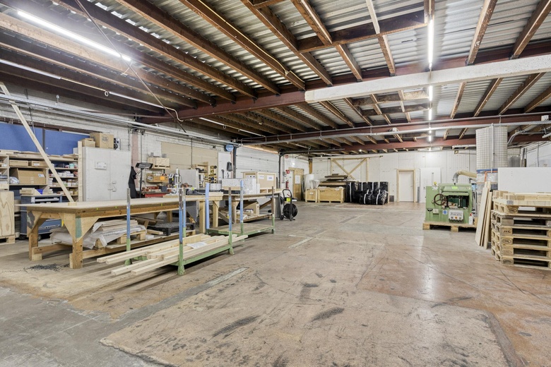 BedrijfsruimteaanSchouwslootweg 7<br/> inWaalwijk