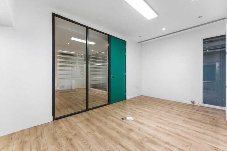 BedrijfsruimteaanVan 'T Hoffstraat 29<br/> inBarendrecht