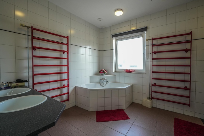 BedrijfsruimteaanDommelstraat 30<br/> inOss BedrijfsruimteaanDommelstraat 30<br/> inOss