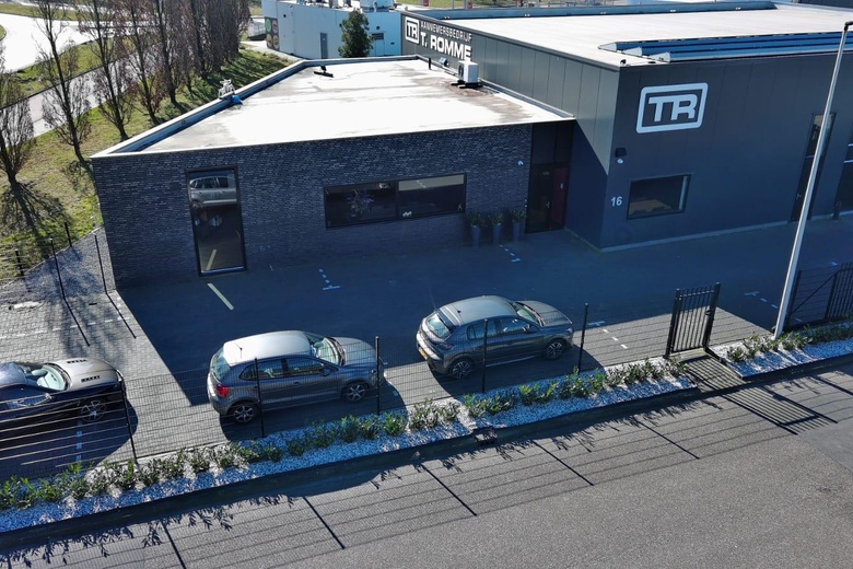 Bekijk foto 1 van Parallelweg 16