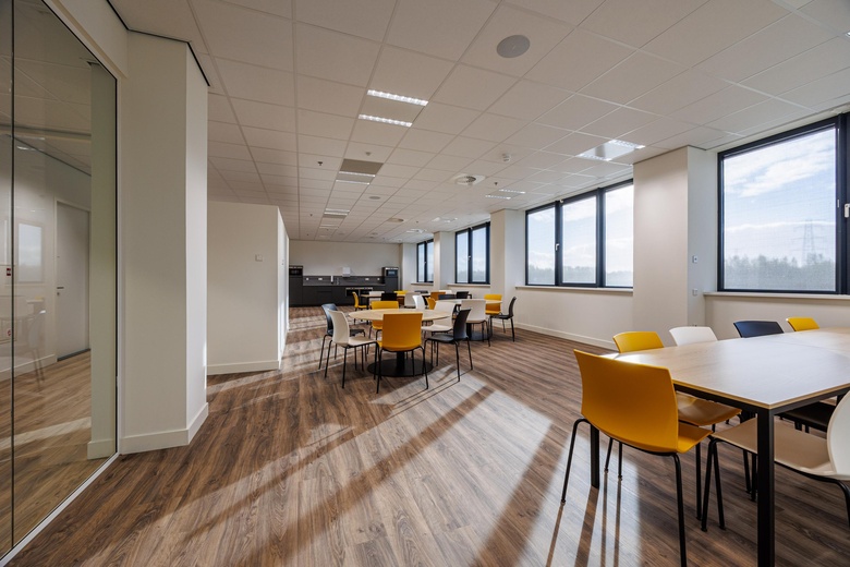 BedrijfsruimteaanRietgraaf 10 - 12<br/> inOosterhout