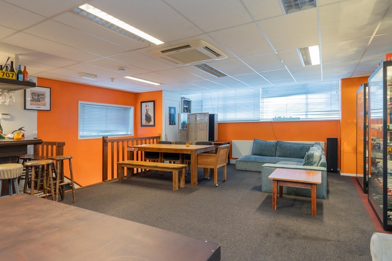 BedrijfsruimteaanProduktieweg 12<br/> inZoeterwoude BedrijfsruimteaanProduktieweg 12<br/> inZoeterwoude