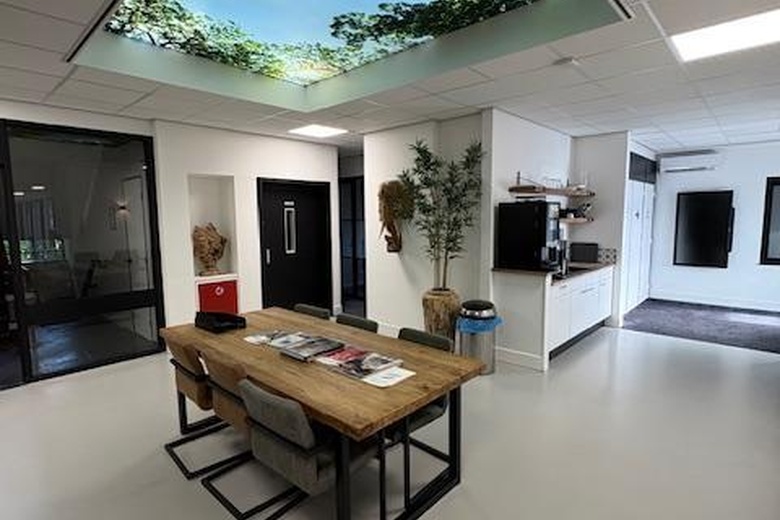 KantoorruimteaanKoninginneweg 1<br/> inZwijndrecht KantoorruimteaanKoninginneweg 1<br/> inZwijndrecht