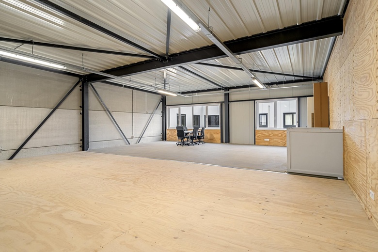 BedrijfsruimteaanExpeditieweg 8 r<br/> inAndelst