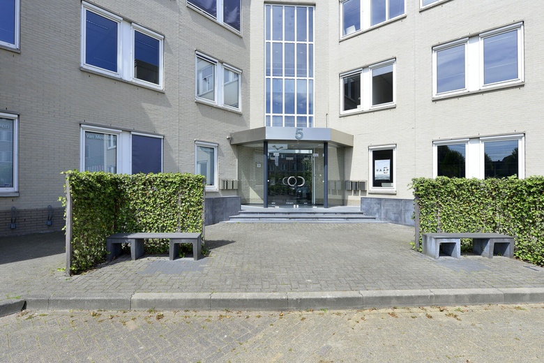 KantoorruimteaanLeeuwenveldseweg 3 f<br/> inWeesp
