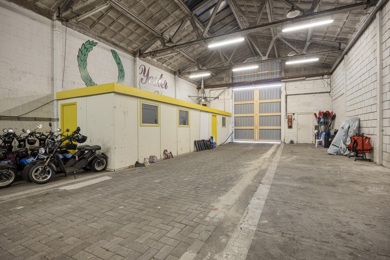 BedrijfsruimteaanJ.P. Broekhovenstraat 11<br/> inElburg BedrijfsruimteaanJ.P. Broekhovenstraat 11<br/> inElburg