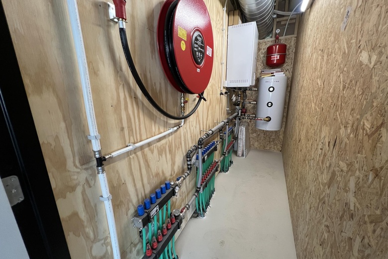 BedrijfsruimteaanLindtsedijk 14 C<br/> inZwijndrecht