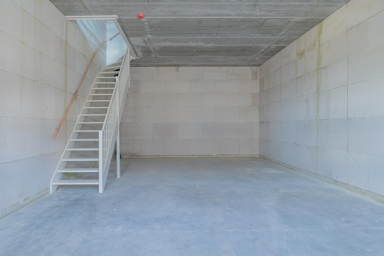 BedrijfsruimteaanCilinderweg 75<br/> inRoelofarendsveen