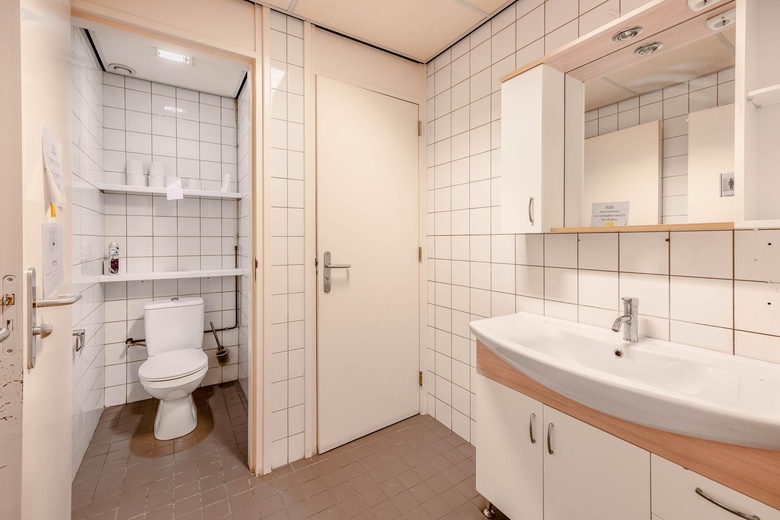 WinkelruimteaanMathenesserlaan 540<br/> inRotterdam WinkelruimteaanMathenesserlaan 540<br/> inRotterdam