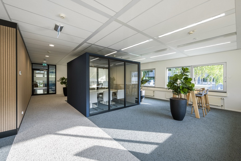 KantoorruimteaanStationsplein-ZW 983<br/> inSchiphol