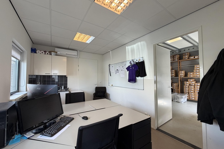 BedrijfsruimteaanDe Plaats 33 A<br/> inHendrik-Ido-Ambacht