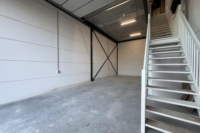 BedrijfsruimteaanJan van der Heijdenstraat 26 P<br/> inOud-Beijerland