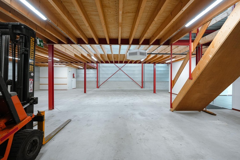 BedrijfsruimteaanDommelstraat 16<br/> inOss BedrijfsruimteaanDommelstraat 16<br/> inOss