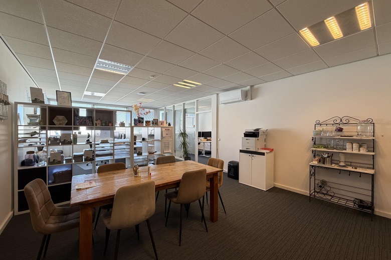 KantoorruimteaanVeersedijk 59<br/> inHendrik-Ido-Ambacht