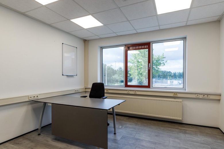 BedrijfsruimteaanBergveste 12<br/> inHouten BedrijfsruimteaanBergveste 12<br/> inHouten
