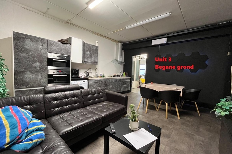 BedrijfsruimteaanBergveste 2<br/> inHouten BedrijfsruimteaanBergveste 2<br/> inHouten