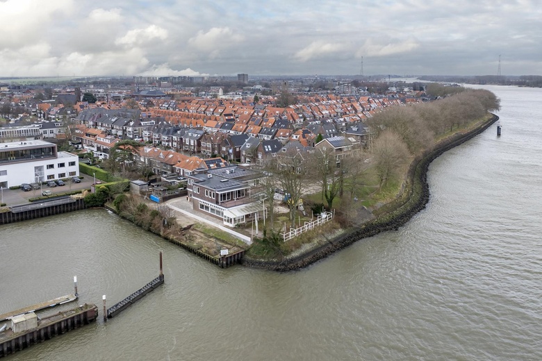 Bekijk foto Horeca aan de Merwestraat 55 in Sliedrecht