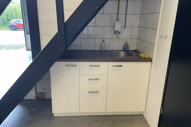 BedrijfsruimteaanBezembinder 8 a<br/> inNijkerk