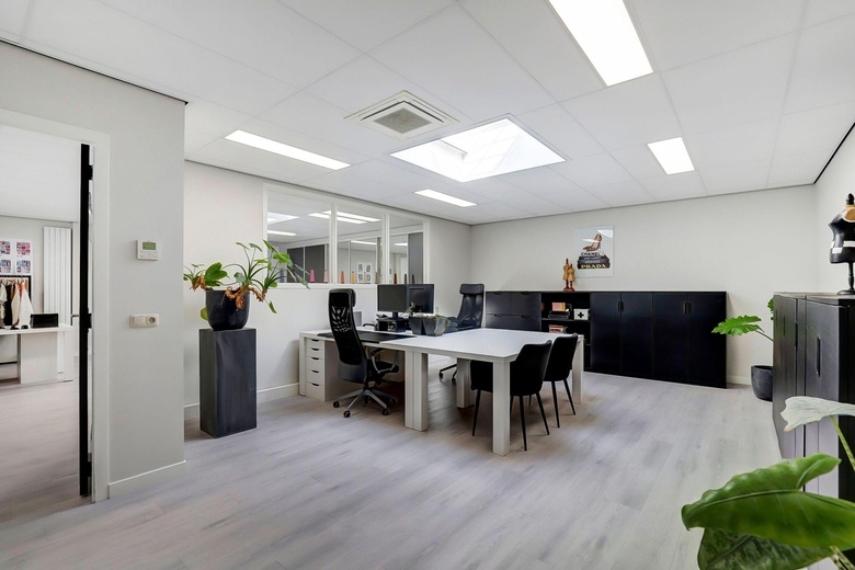 BedrijfsruimteaanDe Lasso-Zuid 9<br/> inRoelofarendsveen