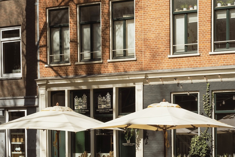 Bekijk foto Horeca aan de Czaar Peterstraat 171 B in Amsterdam Bekijk foto Horeca aan de Czaar Peterstraat 171 B in Amsterdam