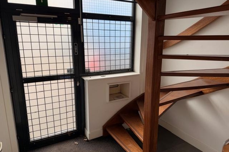 BedrijfsruimteaanVan der Hoopstraat 8 b<br/> inKrimpen aan den IJssel