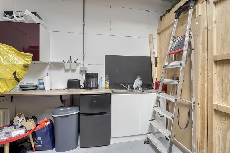 BedrijfsruimteaanIndustrieweg 5 e<br/> inVoorschoten