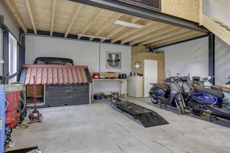 BedrijfsruimteaanPilootweg 11<br/> inStavenisse