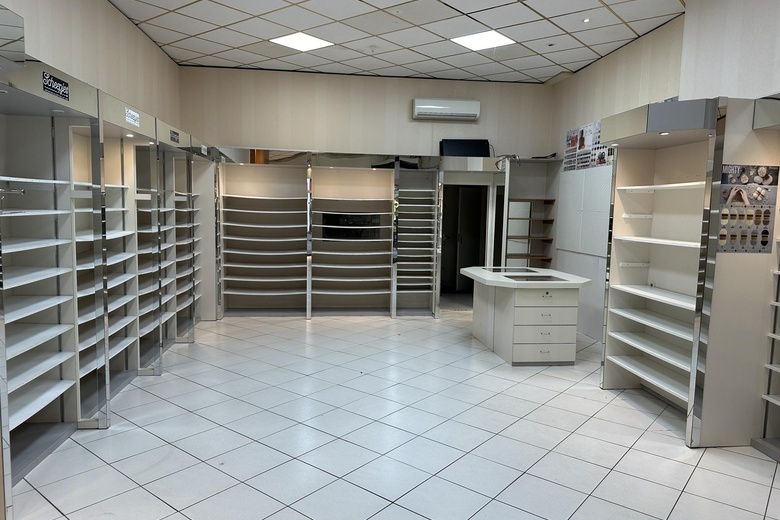 WinkelruimteaanVan Boetzelaerstraat 7<br/> inAlphen aan den Rijn