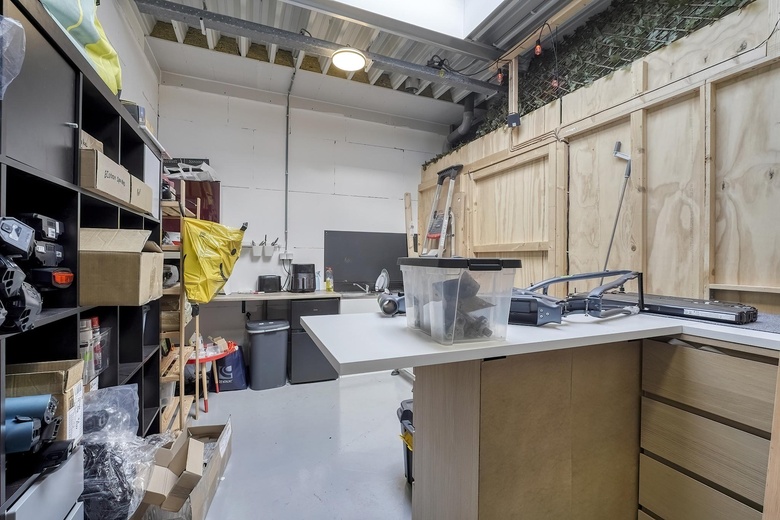 BedrijfsruimteaanIndustrieweg 5 e<br/> inVoorschoten