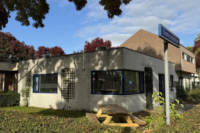 Bekijk foto 1 van Democratenlaan 90