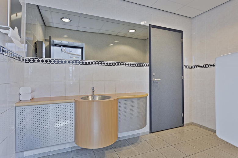 BedrijfsruimteaanGrotestraat 12<br/> inHeesbeen BedrijfsruimteaanGrotestraat 12<br/> inHeesbeen